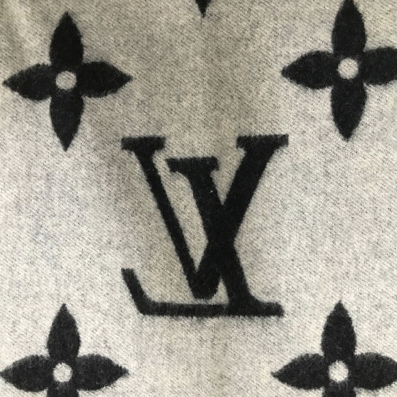 Louis Vuitton Other - LOUIS VUITTON Monogram Cashmere Scarf #TF051